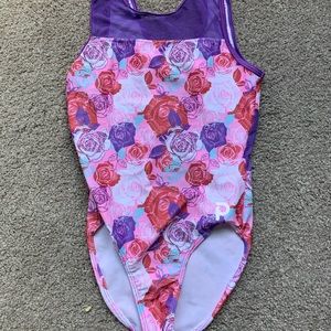 i’m selling a gymnastics leotard from plum practice wear!!! size adult small!